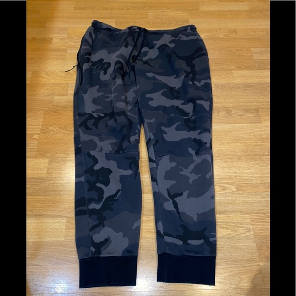 nike tech camo joggers